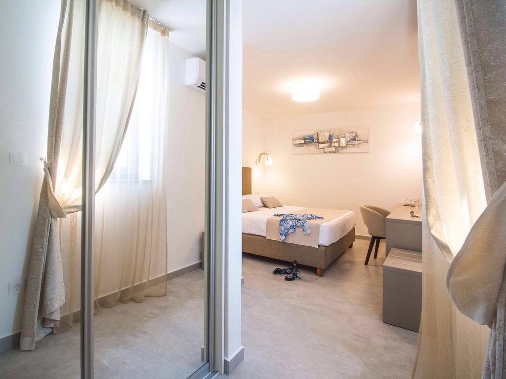 Luxury Rooms Pino Split Exterior photo
