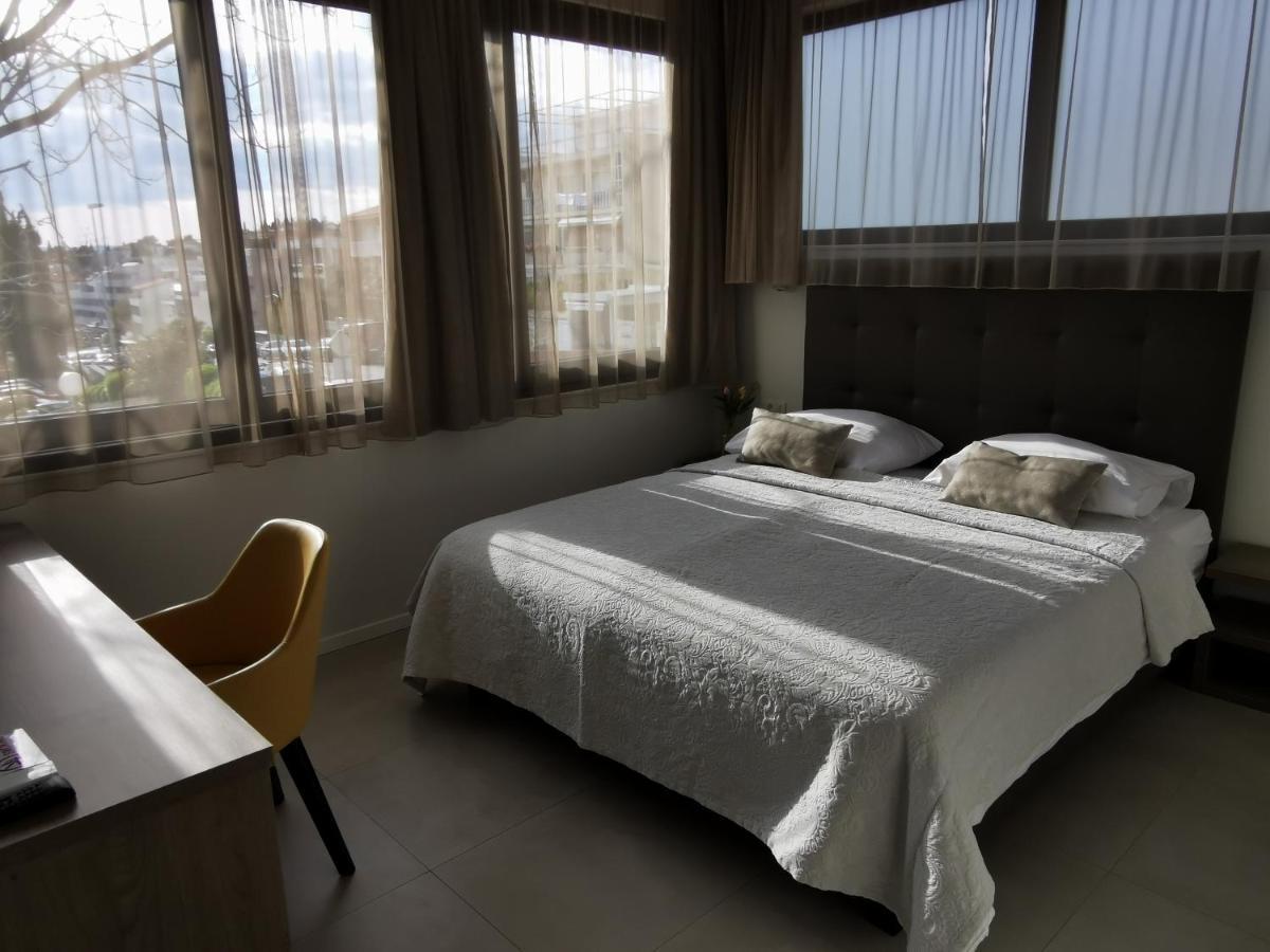 Luxury Rooms Pino Split Exterior photo