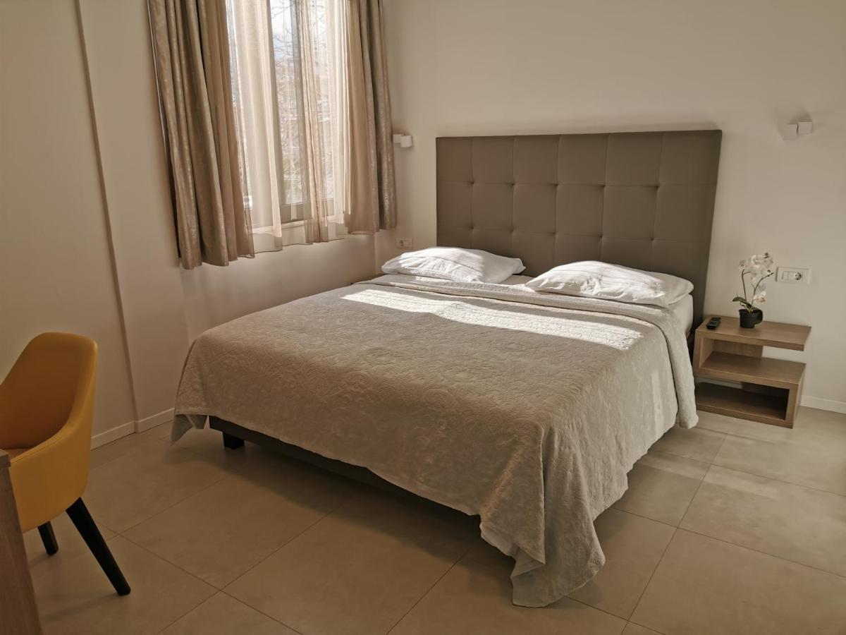 Luxury Rooms Pino Split Exterior photo