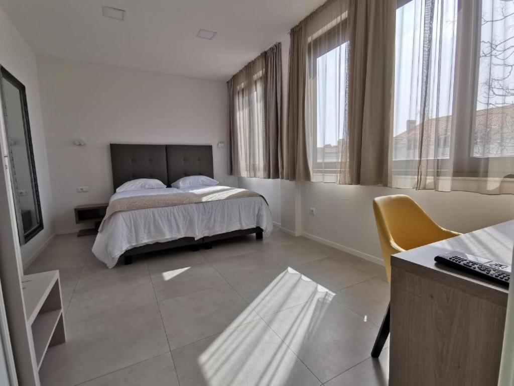 Luxury Rooms Pino Split Exterior photo